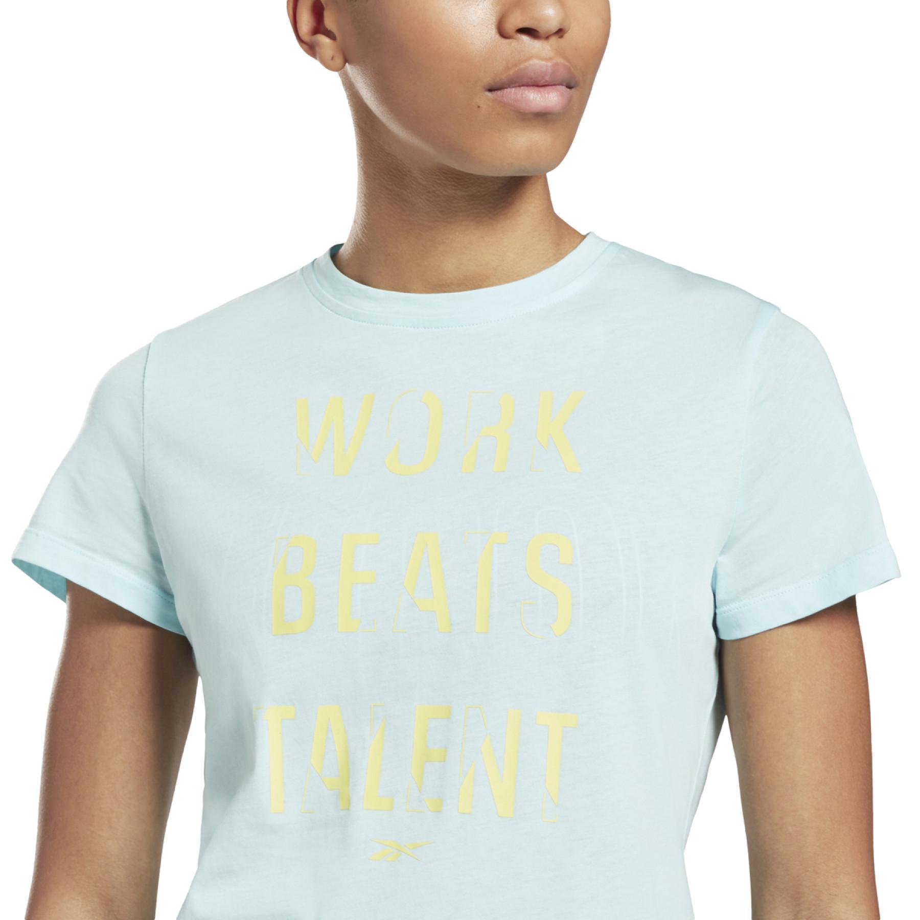 Frauen-T-Shirt Reebok Work Beats Talent Graphic